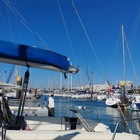 Sem Gritos Botel Lisbon